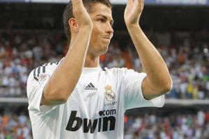 九游app下载最新版本-一段传奇的开始！16年前的今天，C罗首次作为皇马球员亮相