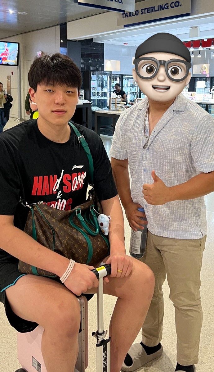 🐑变🐼了！媒体人：杨瀚森在训练中被肘到眼睛