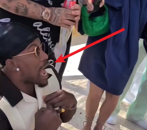 九游app最新版下载安装-笑死😂巴特勒被魔术师变出的“小蛇”吓到瘫坐在地&amp;惊出表情包